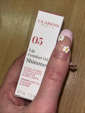 Clarins Lip Comfort Oil Shimmer in 05 pretty in pink